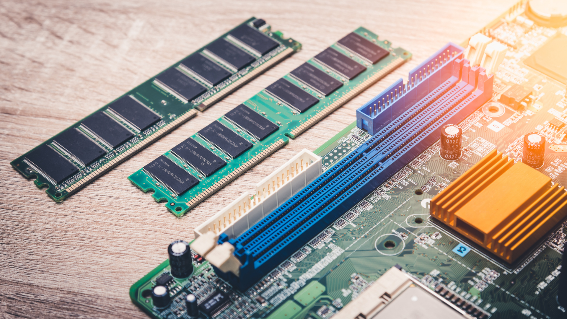 RAM là gì? Bộ nhớ RAM có những chức năng gì?