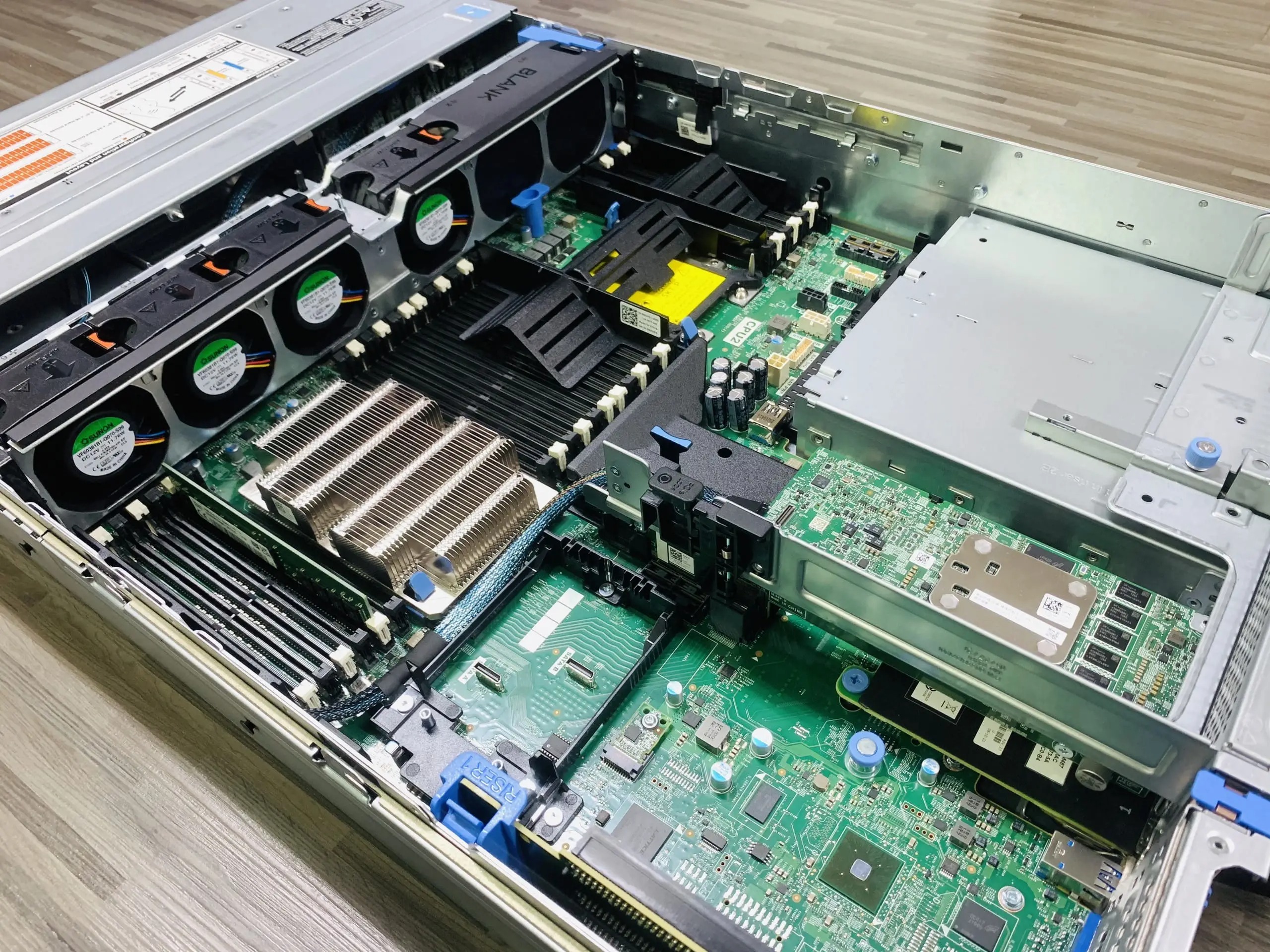 Máy Chủ Dell PowerEdge R740 16x2.5"