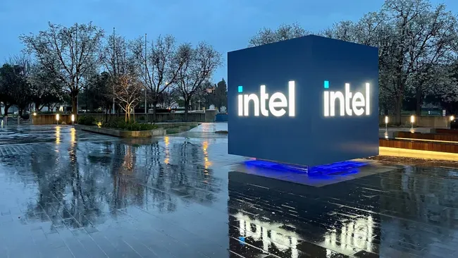 Intel thuê ngoài hoạt động tiếp thị cho Accenture và AI