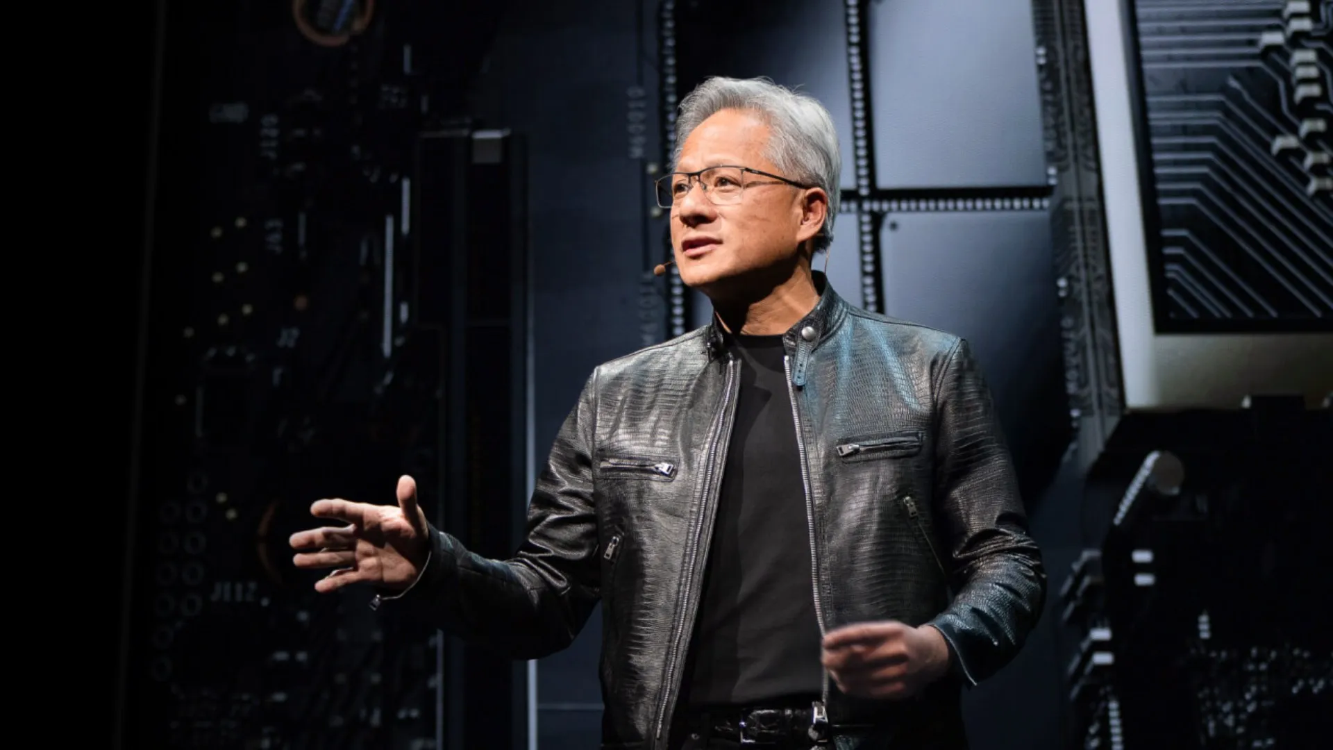 Lãnh đạo Nvidia phản pháo trước áp lực thị trường