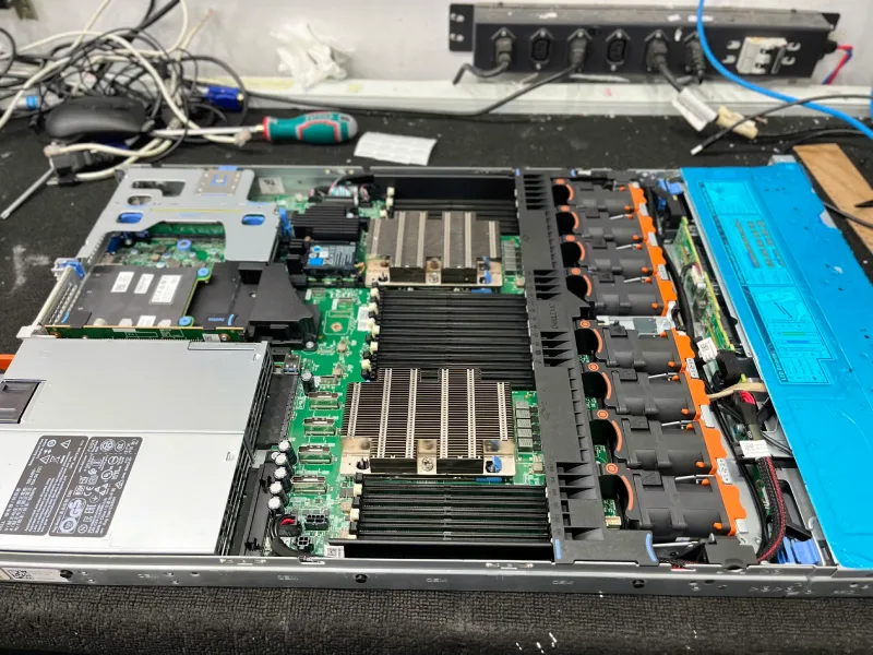 Server Cũ HCM: Giải Pháp Tiết Kiệm Cho Doanh Nghiệp Tại TP.HCM Server Cũ HCM