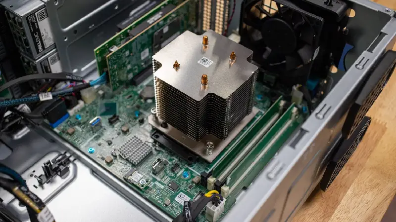 Đánh Giá Dell PowerEdge T360: Liệu Có Đủ Sức Vận Hành Hệ Thống Doanh Nghiệp? Dell PowerEdge T360 tower server dễ triển khai và nâng cấp cho doanh nghiệp hiện đại