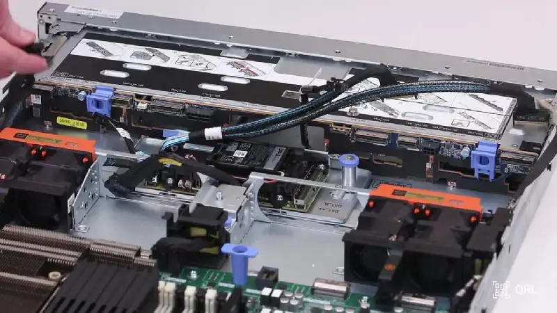 Khả Năng Lưu Trữ Của Máy Chủ R660 Có Đủ Đáp Ứng Cho Hệ Thống Dữ Liệu Lớn? Dell PowerEdge R660 với thiết kế rack 1U nhỏ gọn, tối ưu không gian trung tâm dữ liệu và hỗ trợ nhiều tùy chọn lưu trữ hiệu suất cao