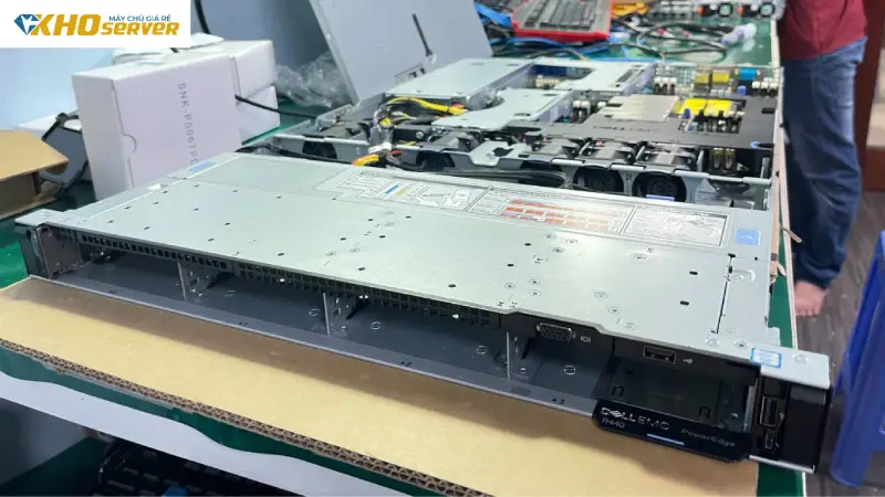 Server Dell R440 thanh lý có đủ hiệu năng cho hệ thống ảo hóa không?